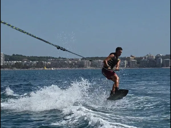 Wakeboarding, Kneeboard & Water Skiing